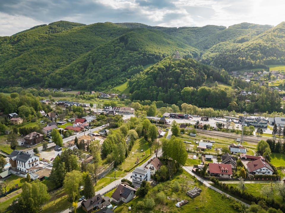 Neighbourhood, Natural landscape, Bird's eye view, Mountain view