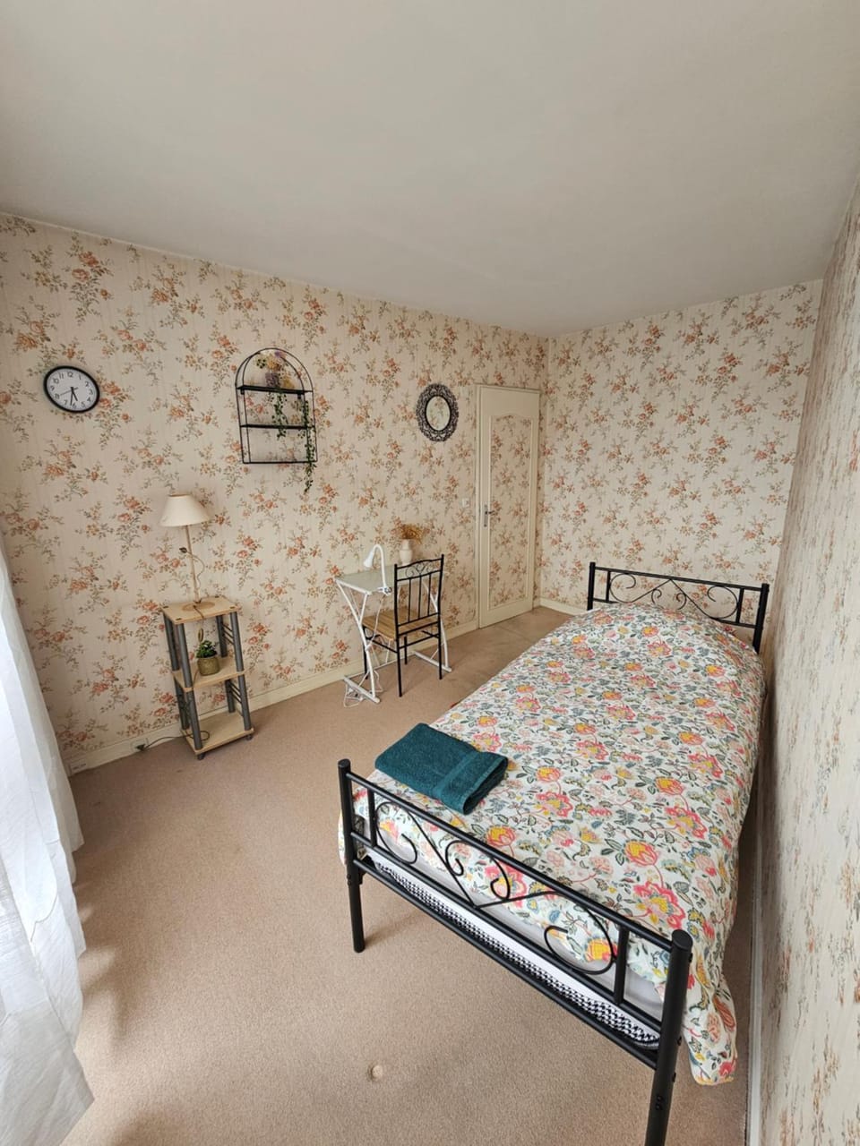 Chambre chez particulier centre-ville Montluçon gare à 20 min pied Vacation rental in Montluçon