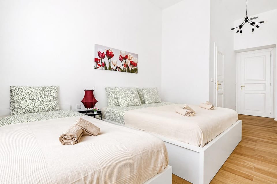Bed, Bedroom, towels