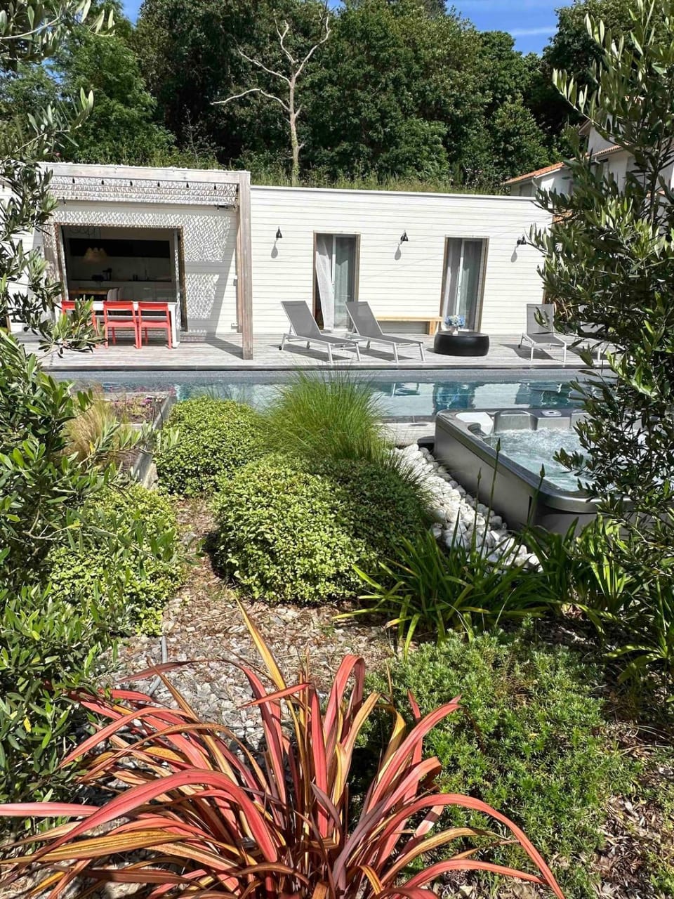 Small house with swimming pool and jacuzzi House in Biarritz