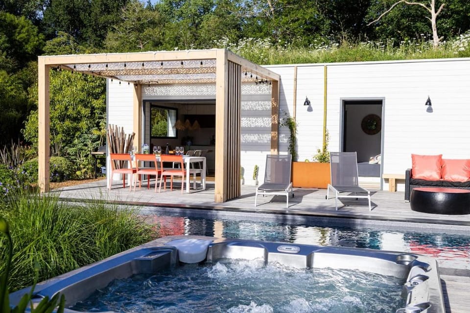 Small house with swimming pool and jacuzzi House in Biarritz