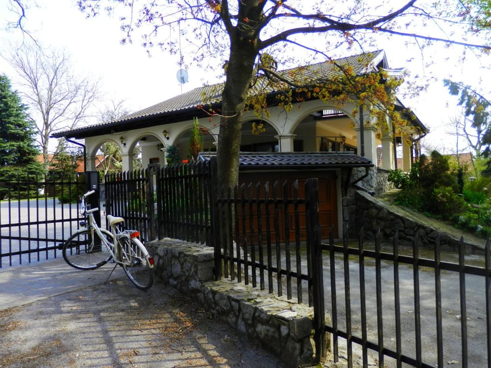 Property building, Patio, Facade/entrance