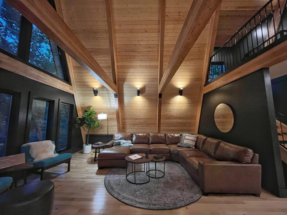 Two Pines Hollow - Private A-Frame Hot Tub Forest Retreat House in Kentucky