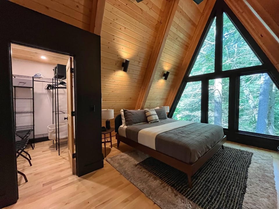 Two Pines Hollow - Private A-Frame Hot Tub Forest Retreat House in Kentucky
