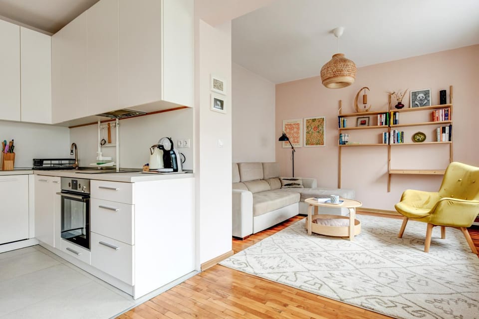 Kitchen or kitchenette, Seating area, Dining area