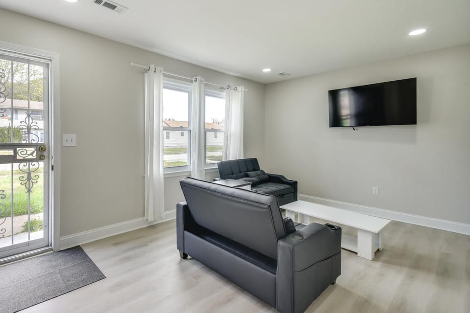 Near Waterfront! Retreat 6 Mi to Hampton Coliseum House in Hampton