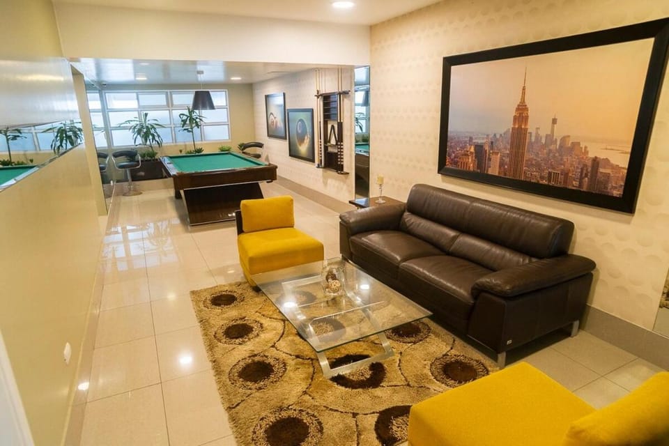 Billiard, Game Room, Living room, Evening entertainment
