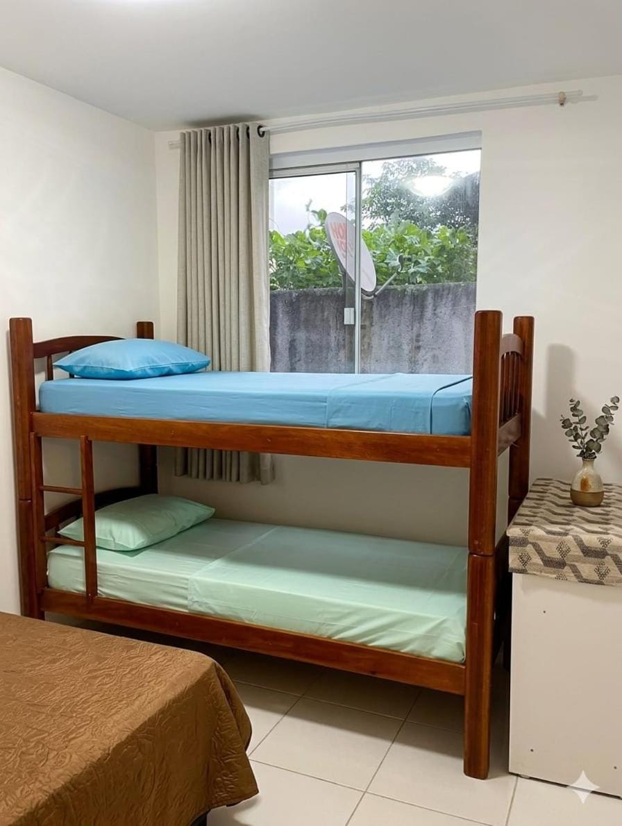Apto Térreo 2 Quartos com Garagem e Próximo Aeroporto, BRs-277 e 376 Apartment in São José dos Pinhais