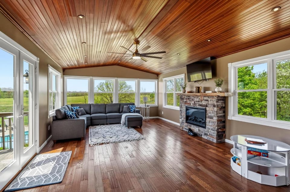 Northern Kentucky Gem w/ Yard & In-Ground Pool! House in Ohio