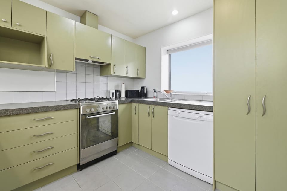 Kitchen or kitchenette, kitchen