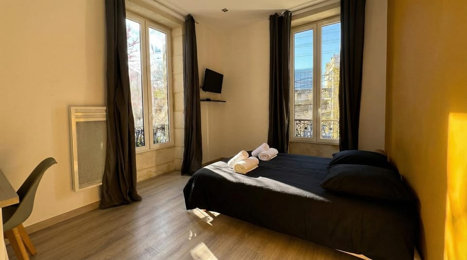 Photo of the whole room, Bedroom