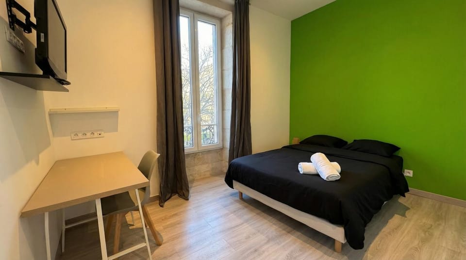 Photo of the whole room, Bedroom