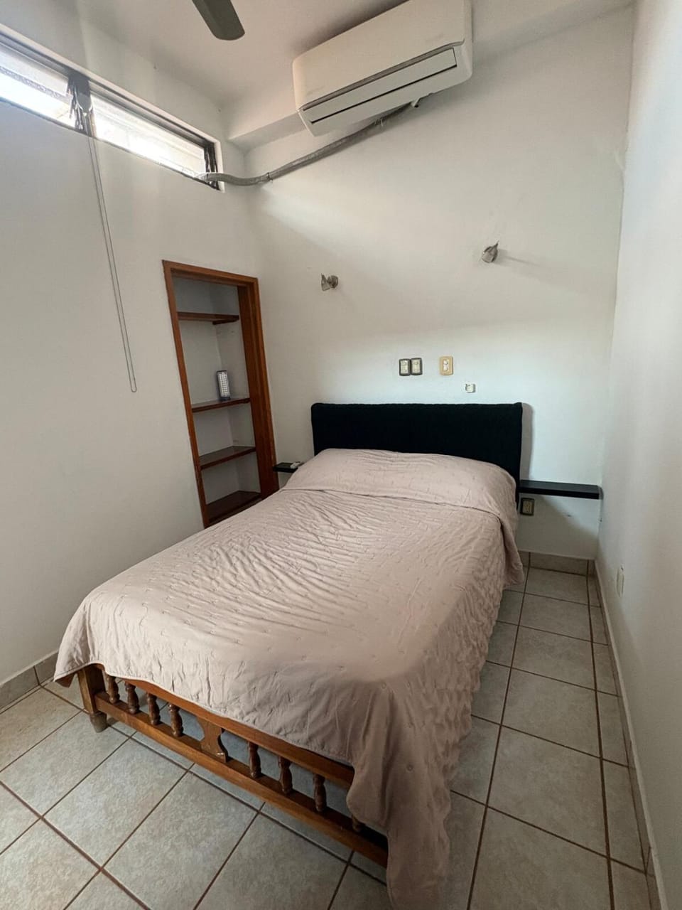 Bed, Photo of the whole room, Bedroom, air conditioner
