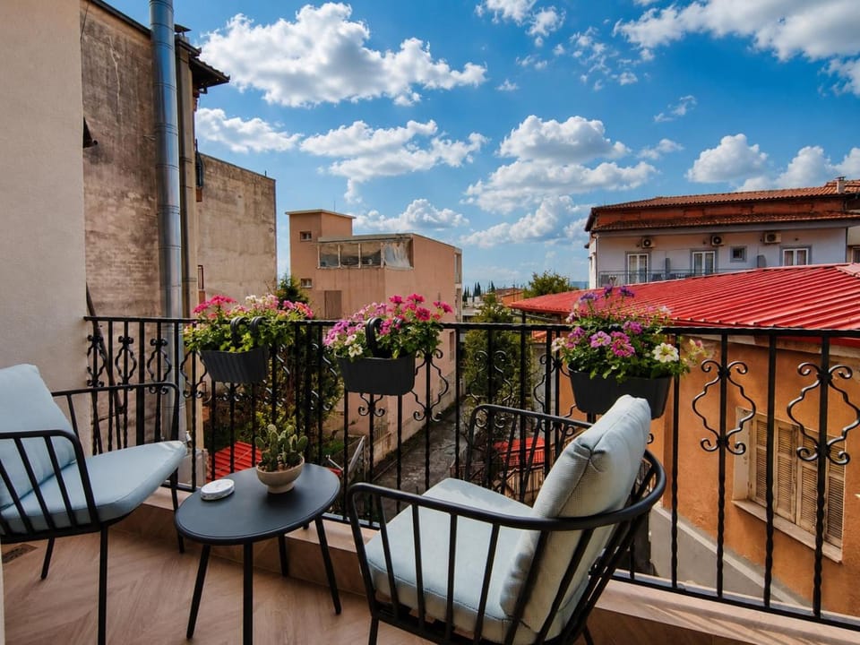 Property building, Balcony/Terrace