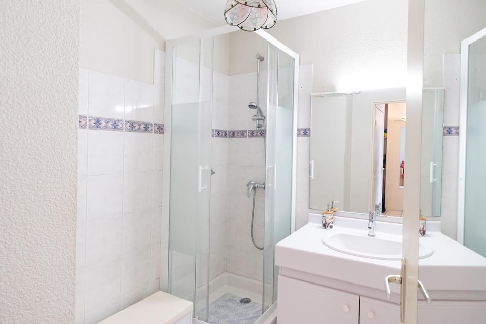 Bathroom, Living room