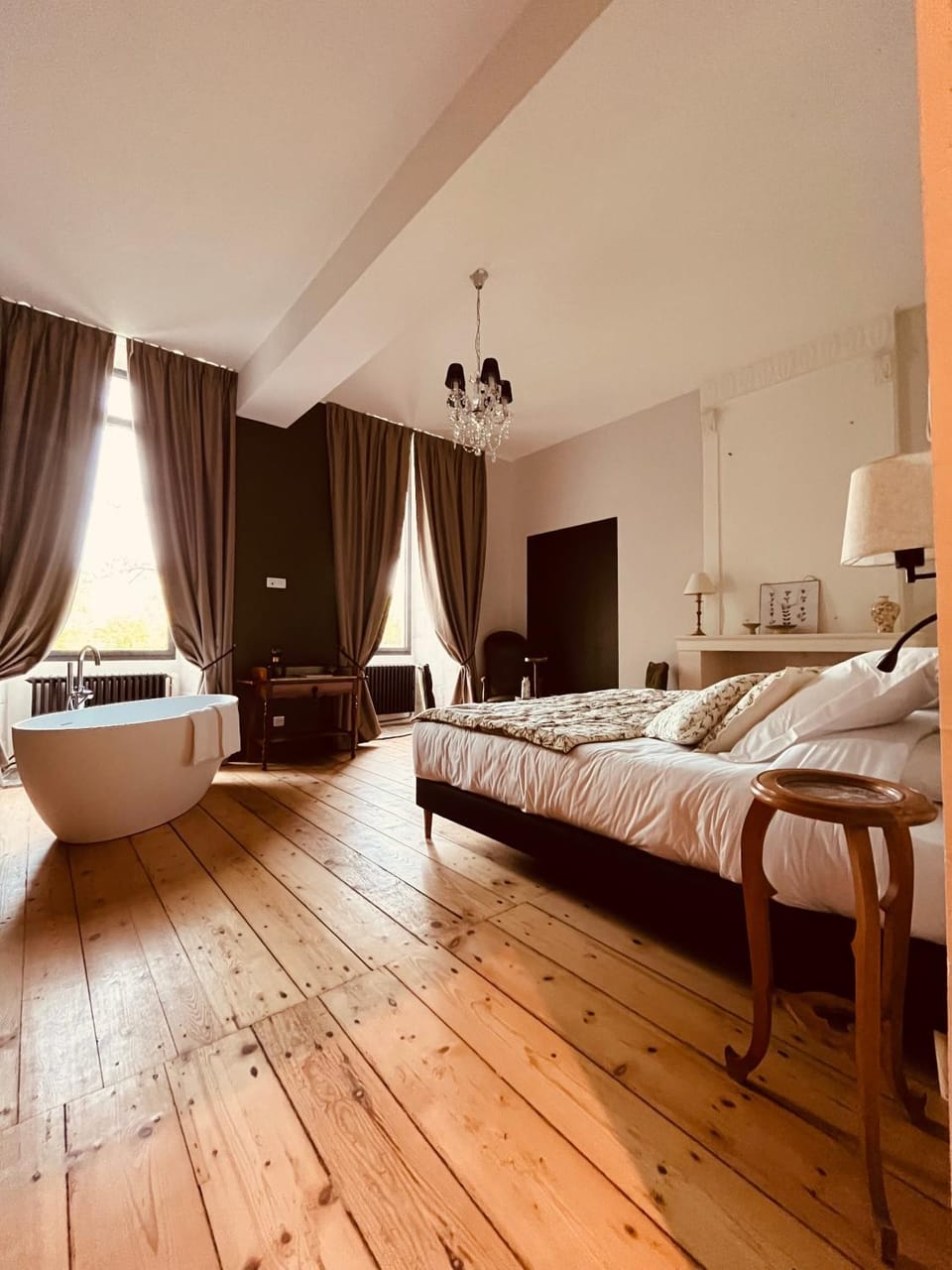 Bed, TV and multimedia, Living room, Photo of the whole room, Bedroom, Bath, towels