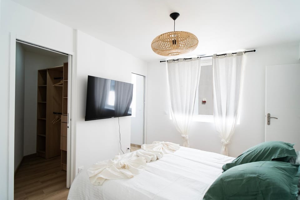 Bed, Bedroom, cot, towels, air conditioner