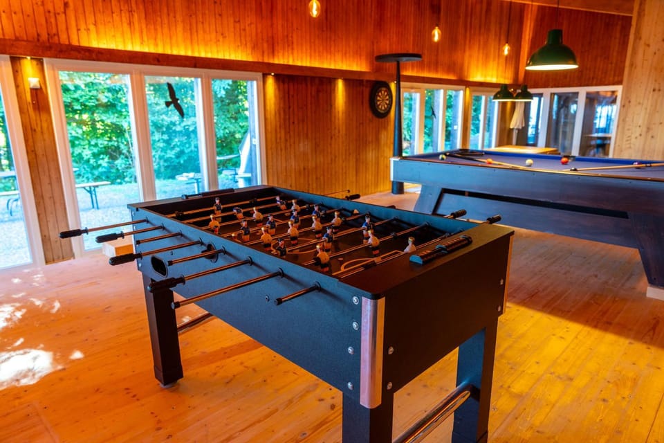 Billiard, Darts, Game Room