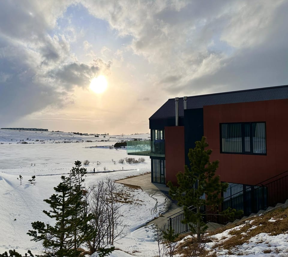 Luxury lakefront Villa 15 min to downtown Reykjavik Villa in Kopavogur