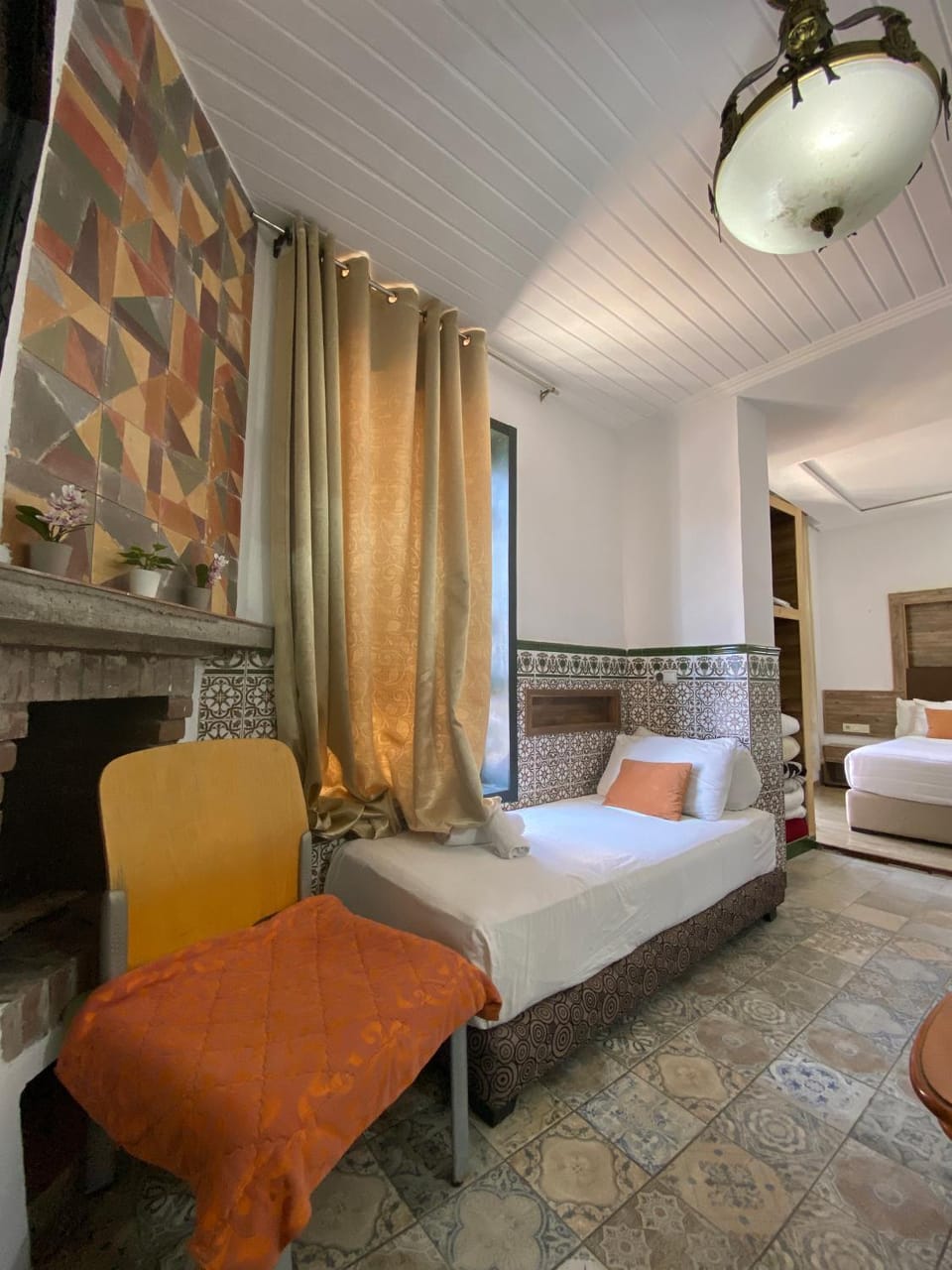 Bed, Living room, Photo of the whole room, Seating area, Bedroom