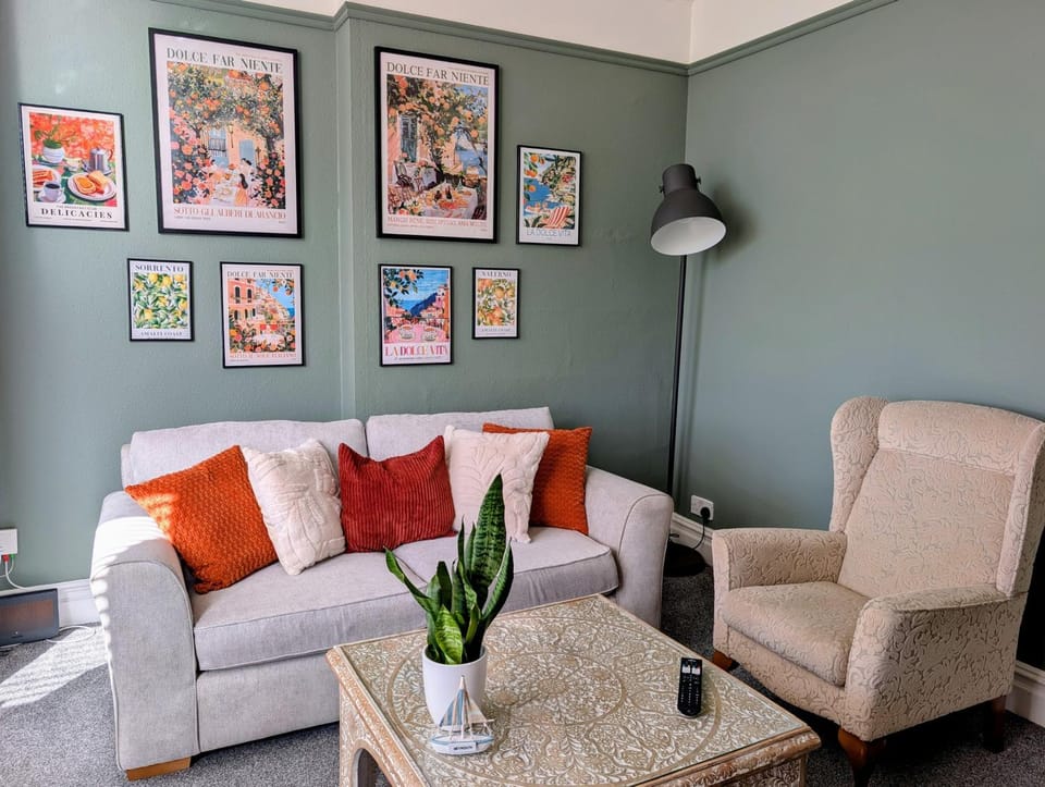 Living room, Seating area