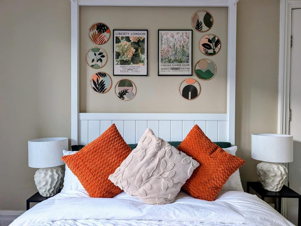 Bed, Decorative detail, Bedroom