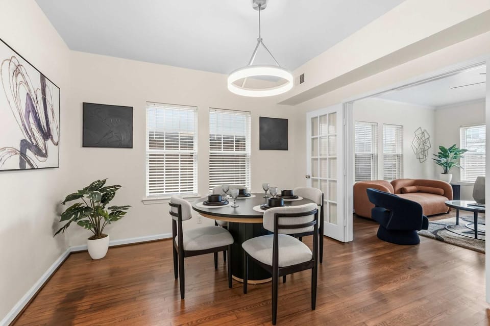 Modern Montrose Retreat With King Bed Pool Table Apartment in Houston