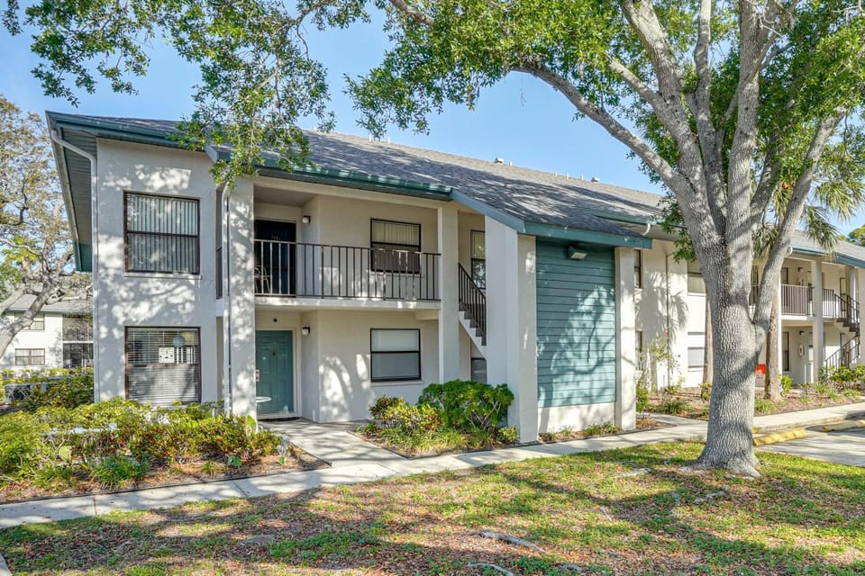 Resort-Style Condo 6 Mi to Bradenton Beach! House in Bradenton