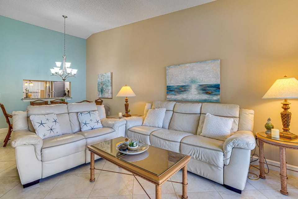 Resort-Style Condo 6 Mi to Bradenton Beach! House in Bradenton