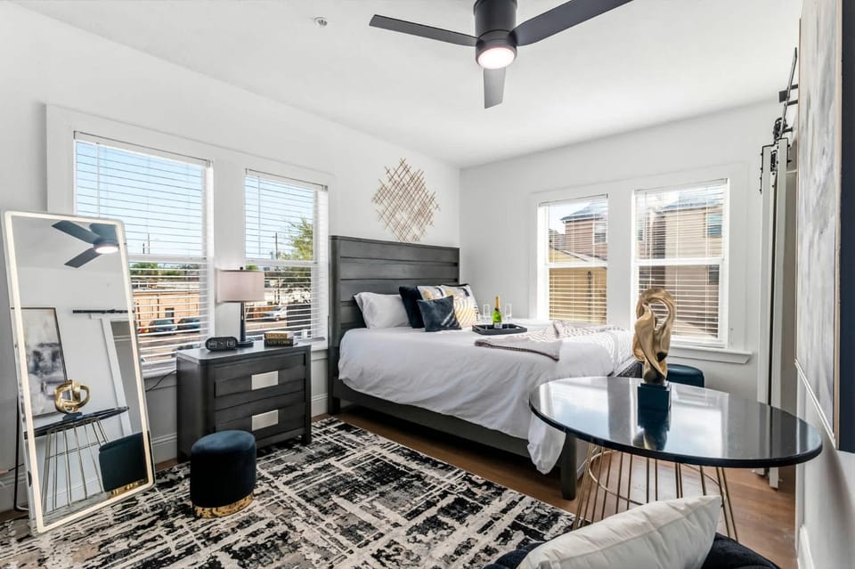 Elegant 2BR Escape In Houston Apartment in Houston