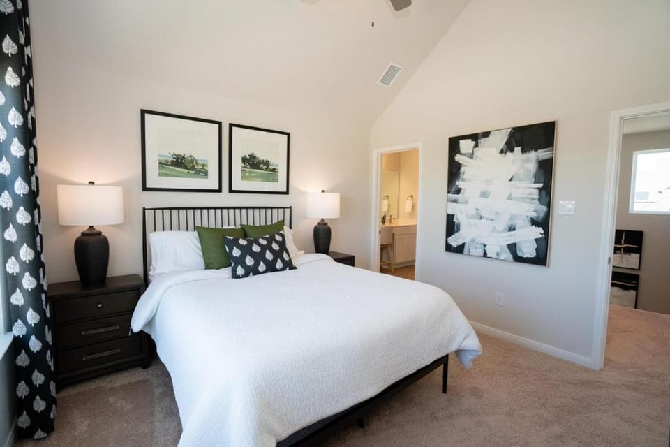 Green Haus Hill Country Retreat House in New Braunfels