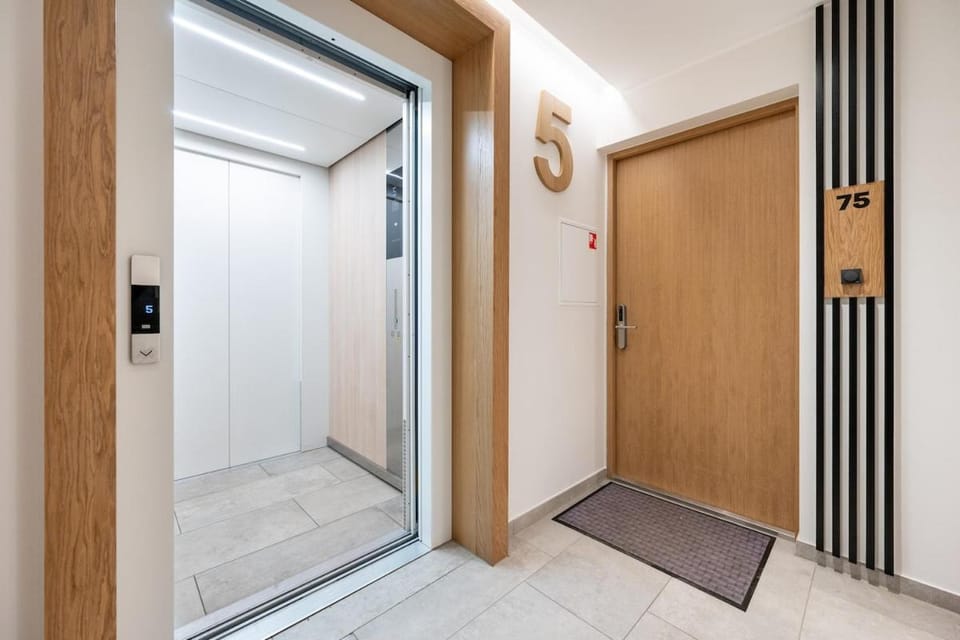 Top-Floor 1BR - Parking Garage - Breakfast station Apartment in Tallinn
