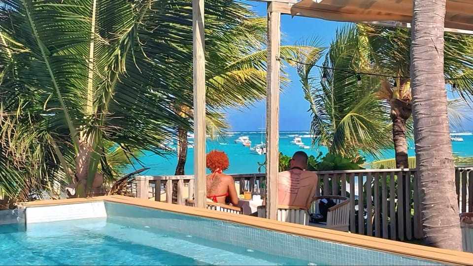 Restaurant/places to eat, Restaurant/places to eat, Activities, Beach, Swimming pool, Swimming pool, group of guests