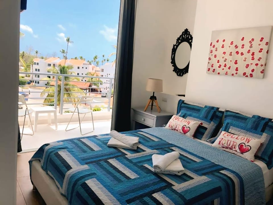 Bed, Day, View (from property/room), Balcony/Terrace, Photo of the whole room, Bedroom, towels
