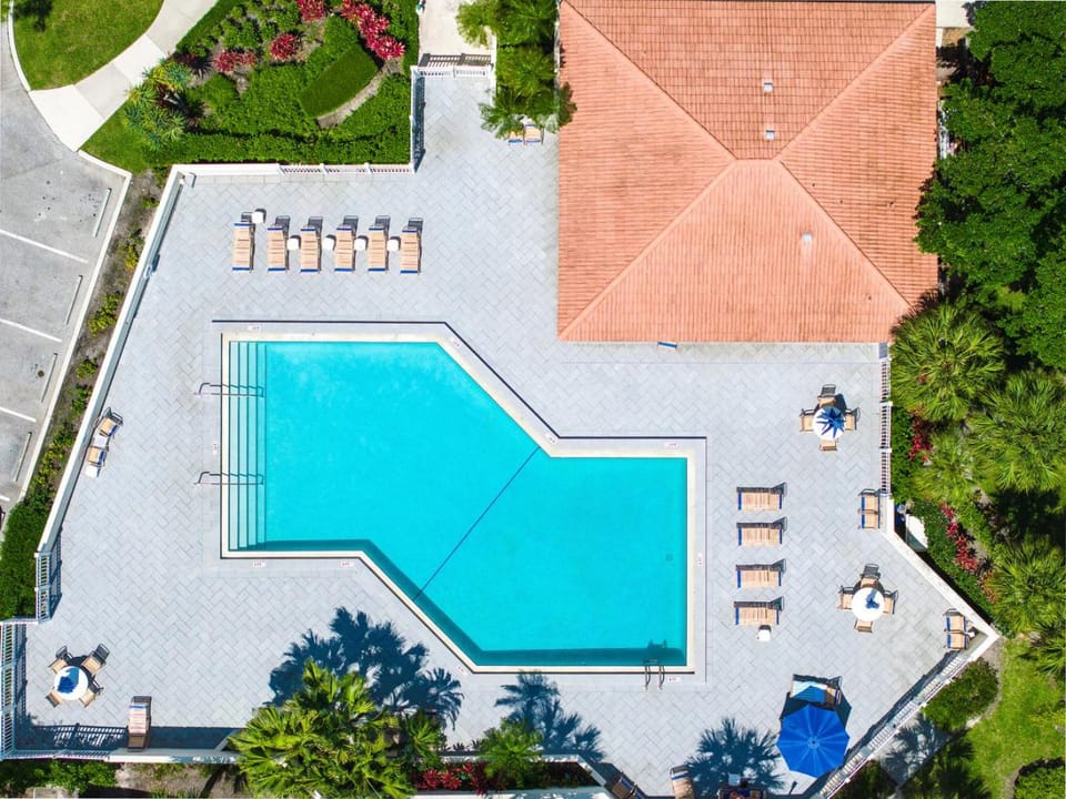 Redesigned Lux Condo at PGA National Golf & Pool Apartment in Palm Beach Gardens