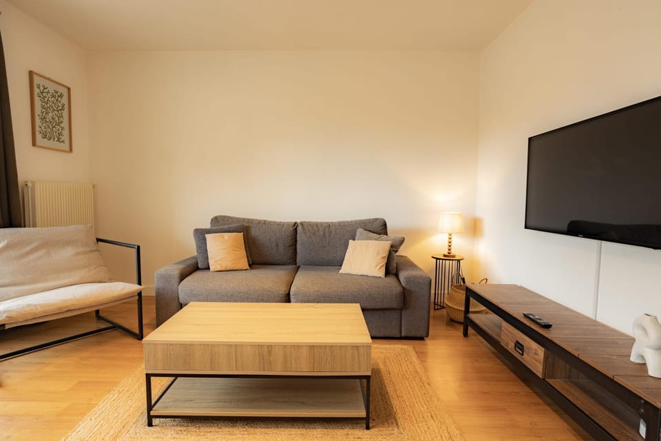 Communal lounge/ TV room, Living room, Seating area
