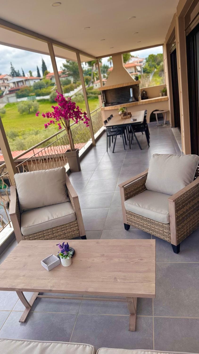 Patio, Day, View (from property/room), Balcony/Terrace, Seating area, Dining area, Garden view