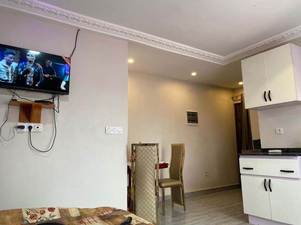 Chambre au goudron a Nsimeyong Apartment in Yaoundé