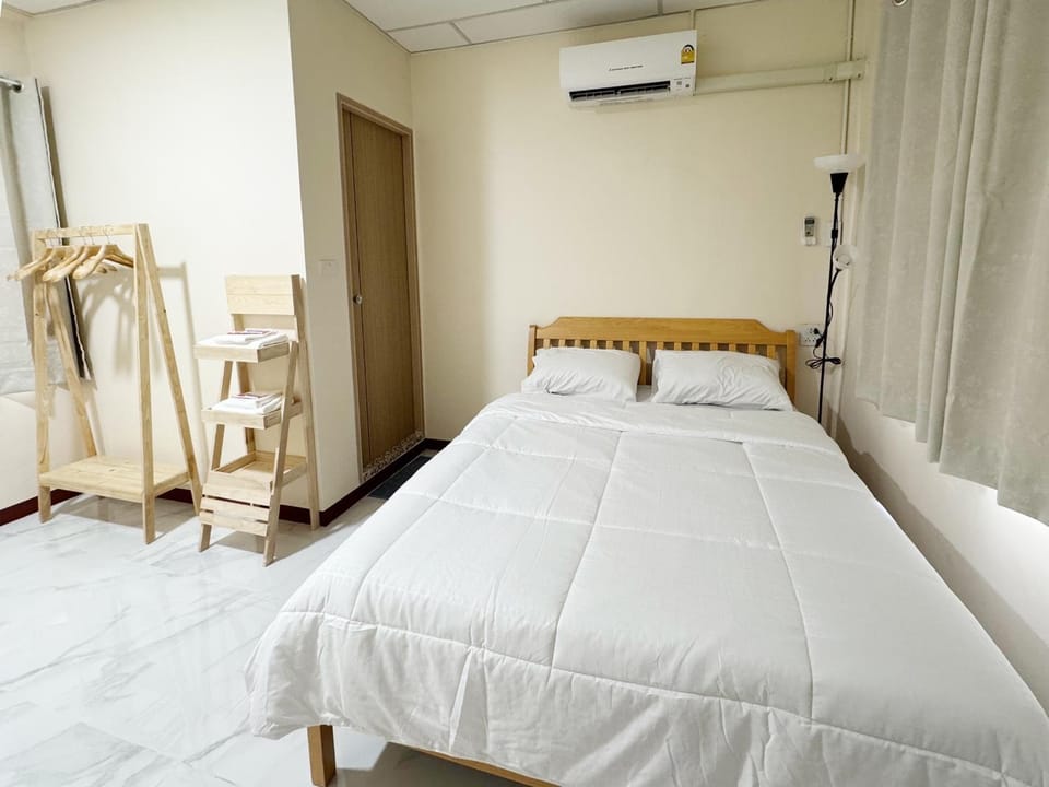 Mingle Banglumphu Staycation Apartment in Bangkok