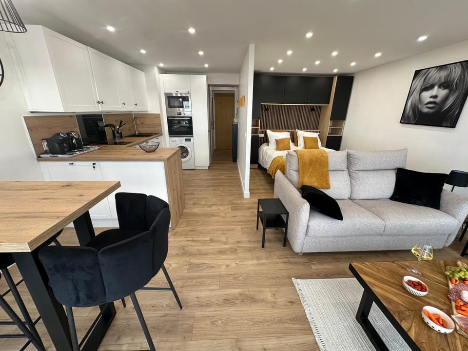 Living room, Photo of the whole room, Bedroom, kitchen