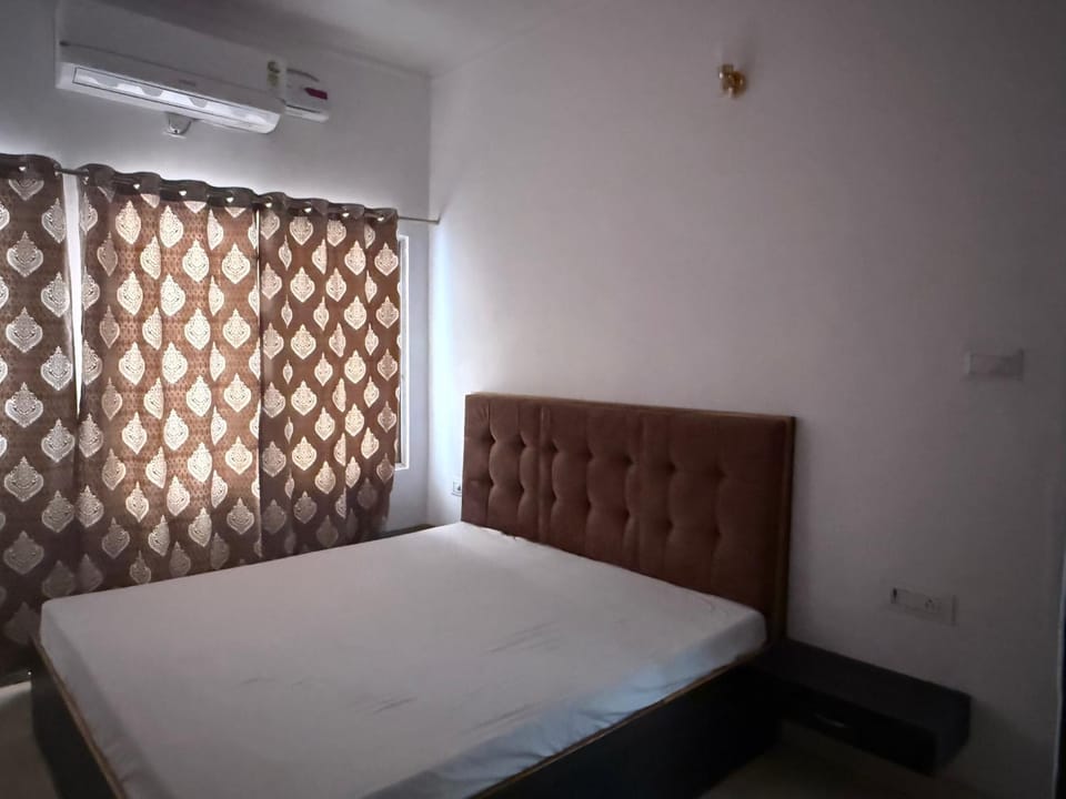 Bedroom, air conditioner