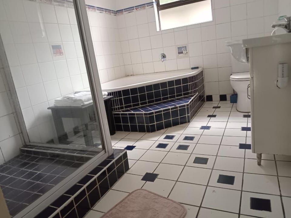 UVongo Welcome House Vacation rental in Margate