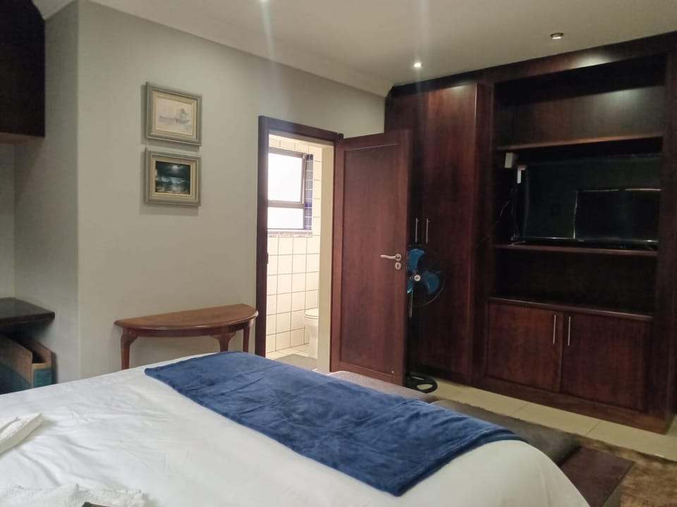 UVongo Welcome House Vacation rental in Margate