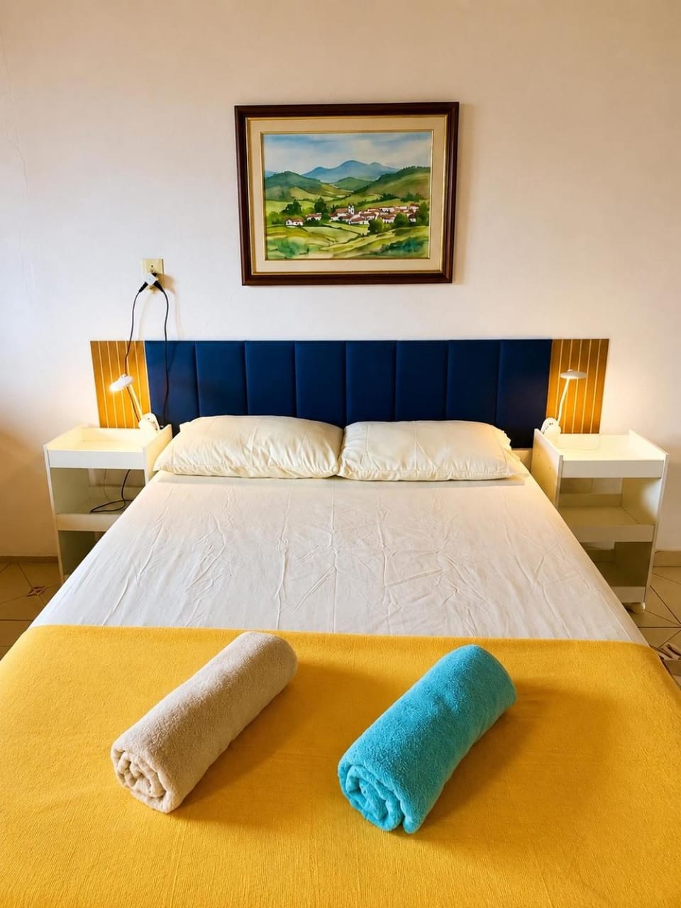 Bed, Bedroom, towels