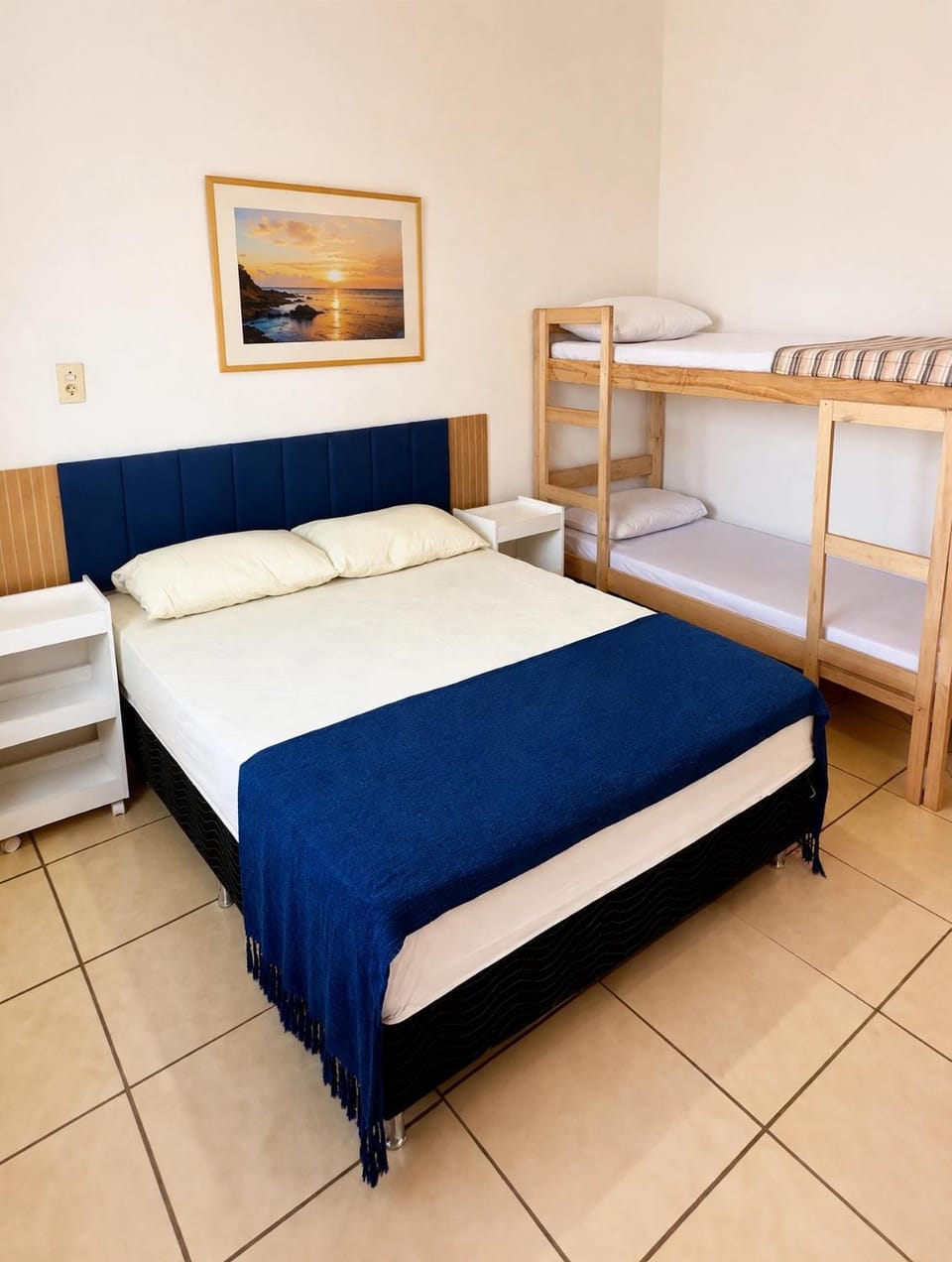 Bedroom, bunk bed