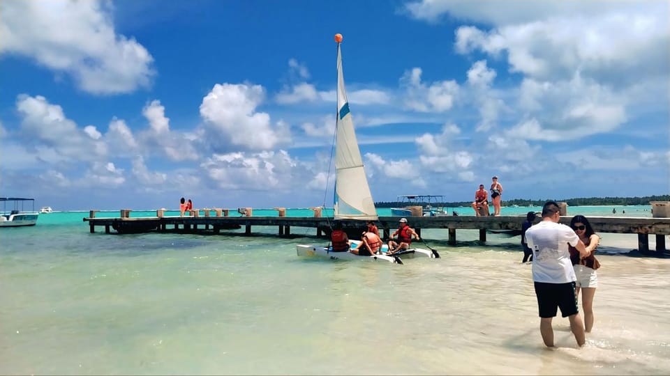 Nearby landmark, Day, Natural landscape, Activities, Beach, Sports, group of guests
