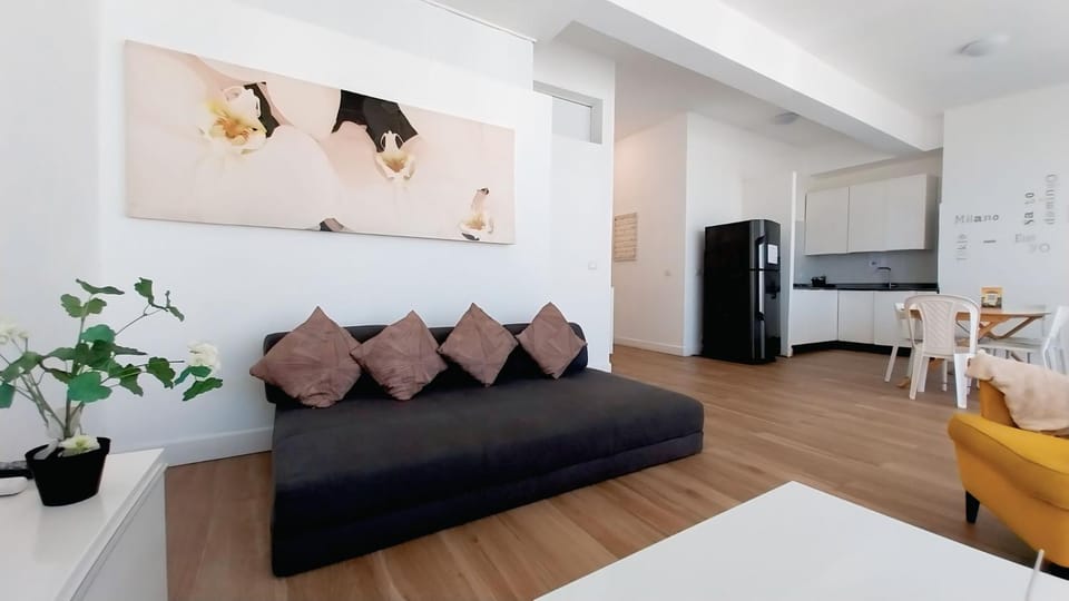 Kitchen or kitchenette, Living room, Photo of the whole room, Seating area, Dining area, pet friendly