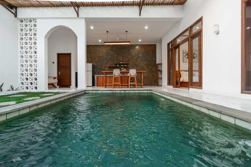 Property building, Swimming pool