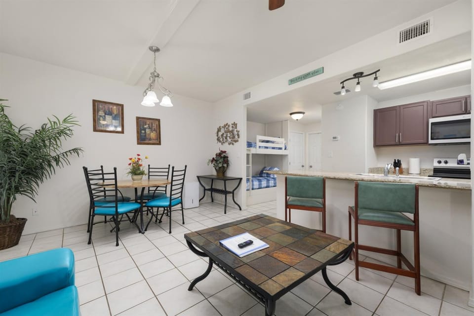 Sun Ray #1B - Pet Friendly, 3min Walk to Beach Apartment in South Padre Island