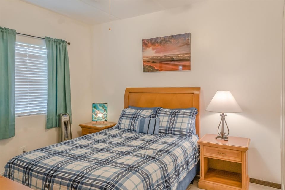 Sun Ray #2B - Pet Friendly, 3min Walk to Beach Apartment in South Padre Island
